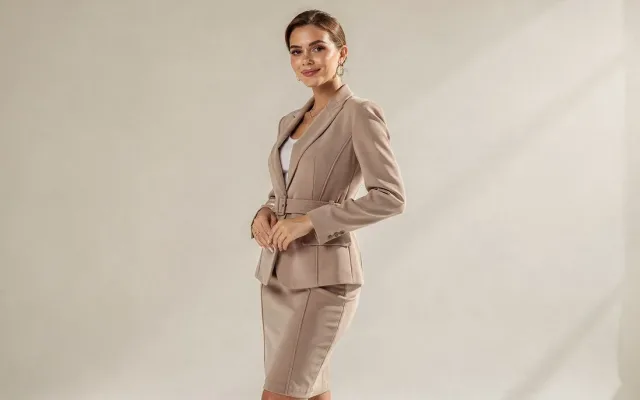 Građa pješčanog sata: kako je prepoznati i stilizirati